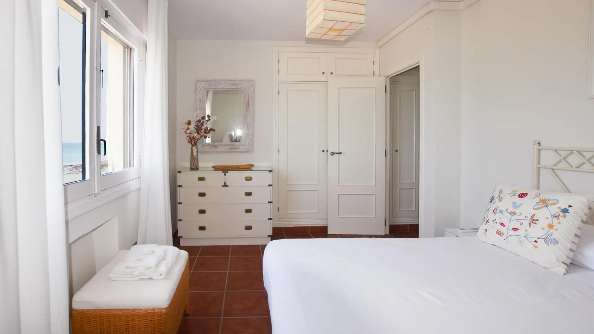 Excelente Piso Sobre El Mar Con Garaje Apartment Estepona Spain