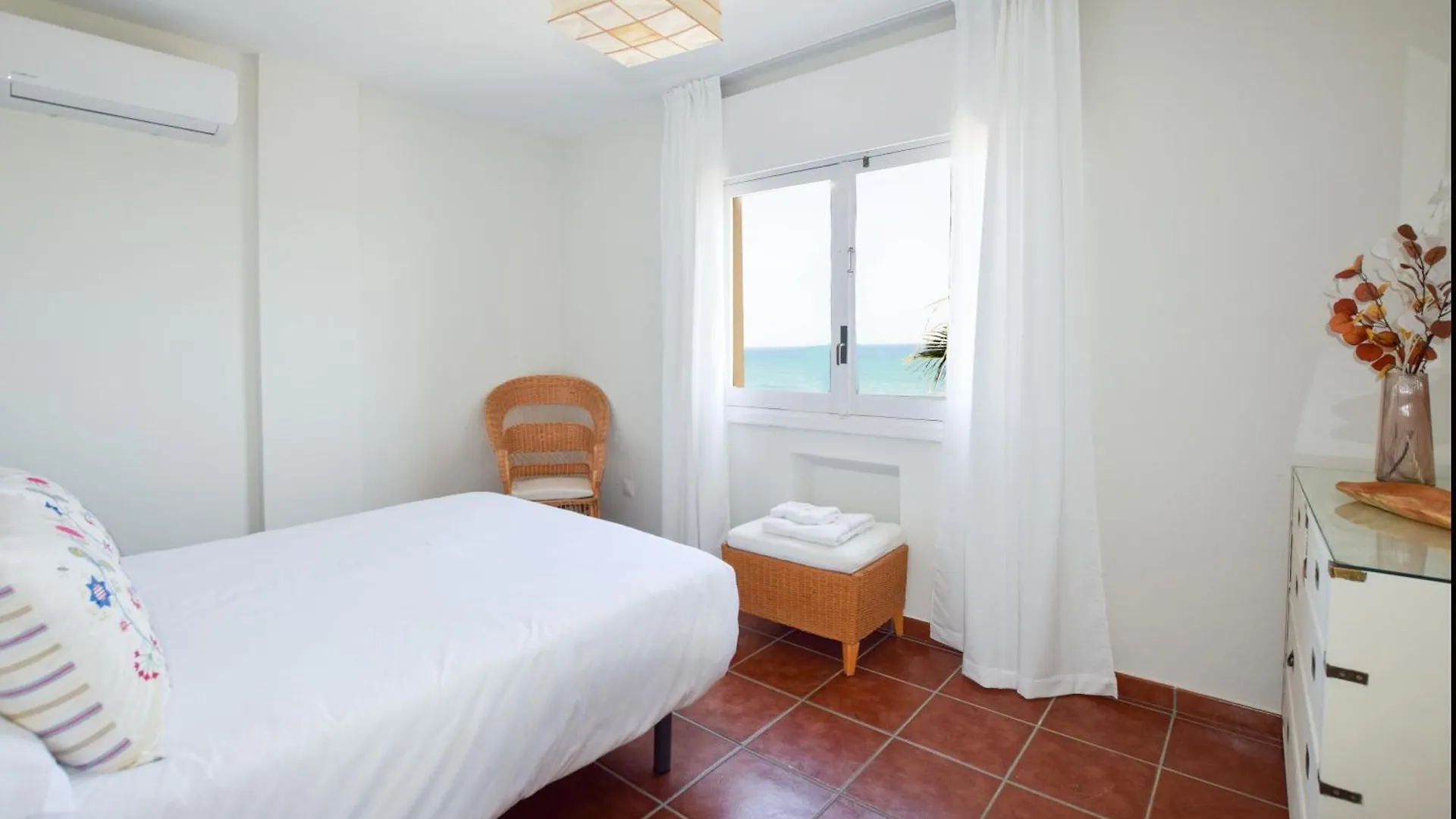 Excelente Piso Sobre El Mar Con Garaje Apartment Estepona 0*,