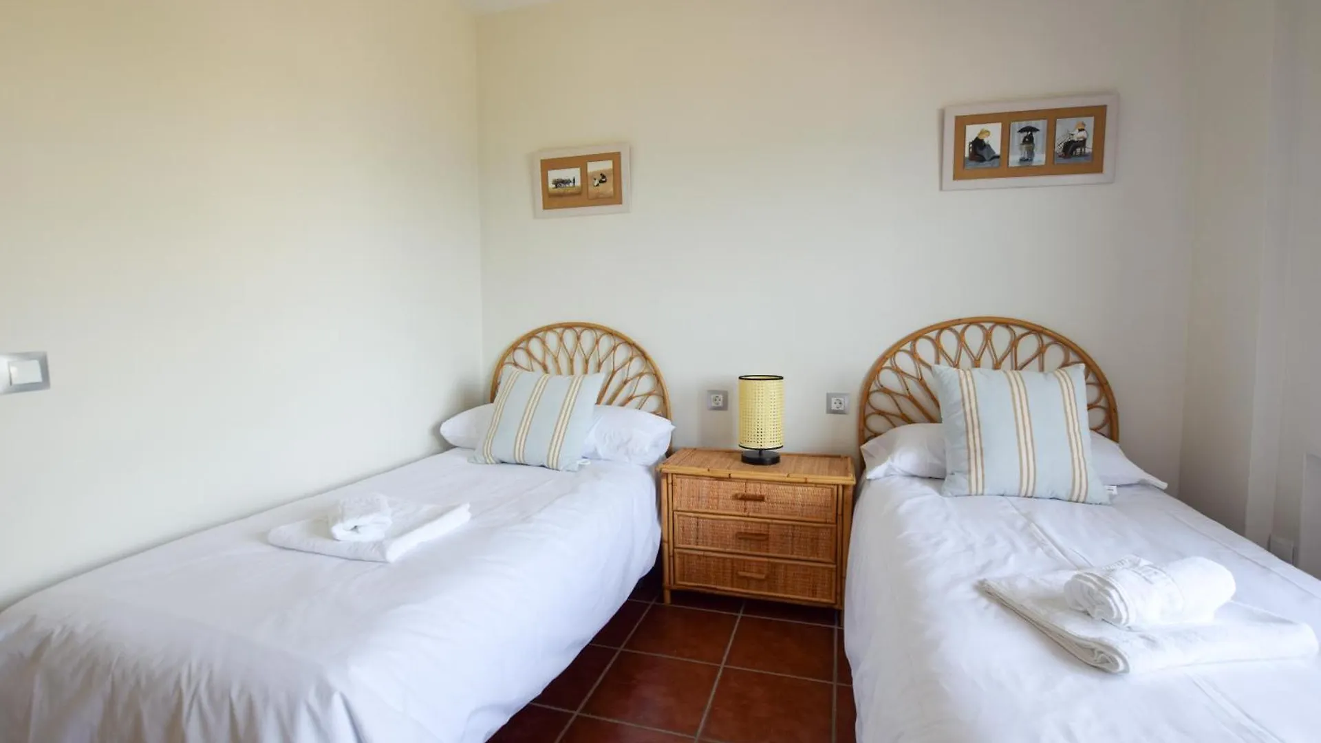 Excelente Piso Sobre El Mar Con Garaje Apartment Estepona