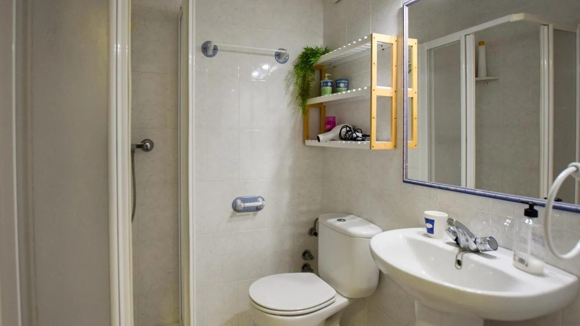 Excelente Piso Sobre El Mar Con Garaje Apartment Estepona