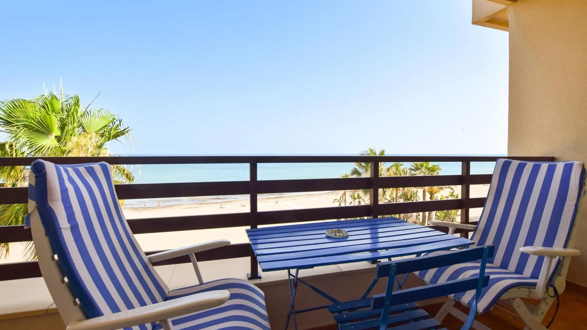 Excelente Piso Sobre El Mar Con Garaje Apartment Estepona